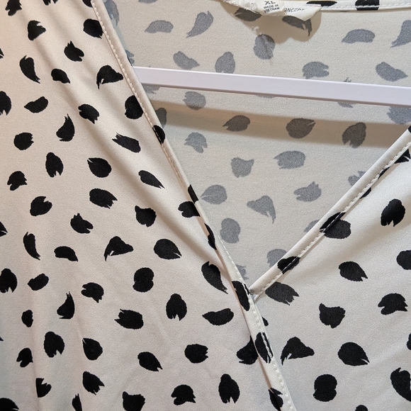 PerSeption Concept Monochrome Leaf Print Top - Picture 3 of 10